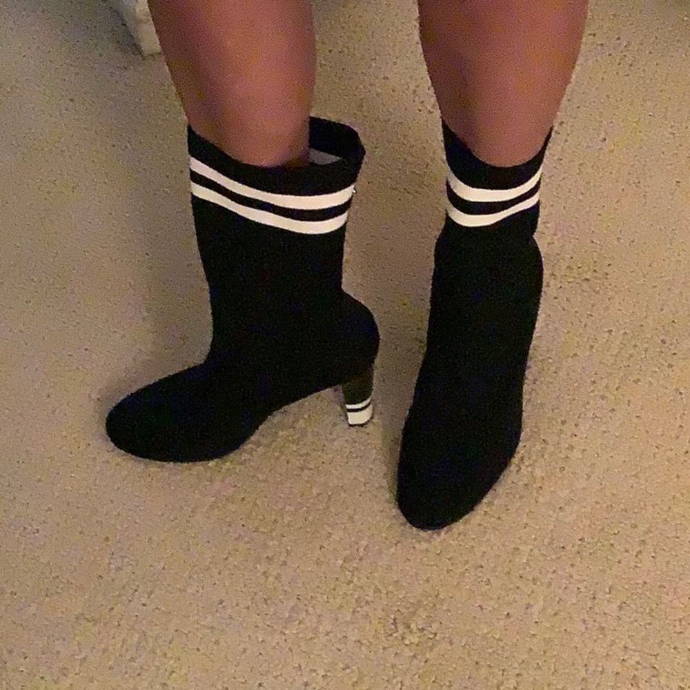 Black fabric boot with white stripe accent. Excellent condition.